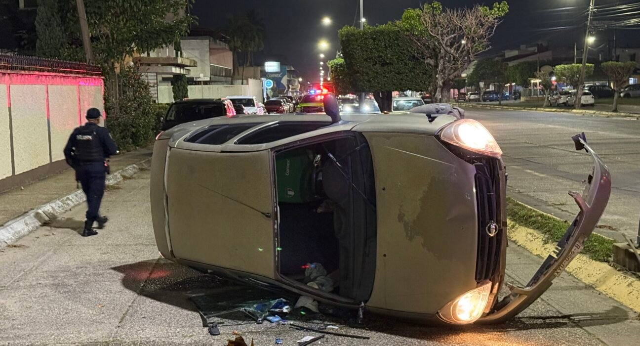 Volcadura en Minatitlán: conductor en presunto estado de ebriedad huye del lugar