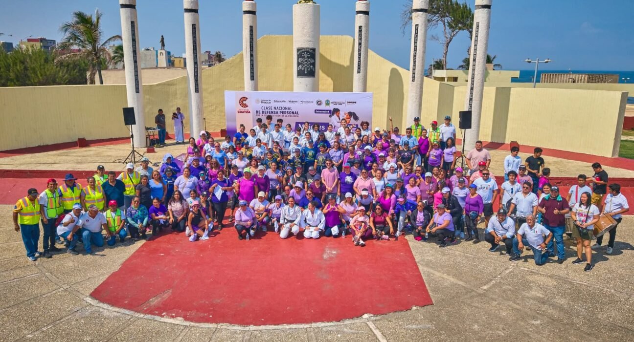 Gran energía y participación en el Hemiciclo a los Niños Héroes! 