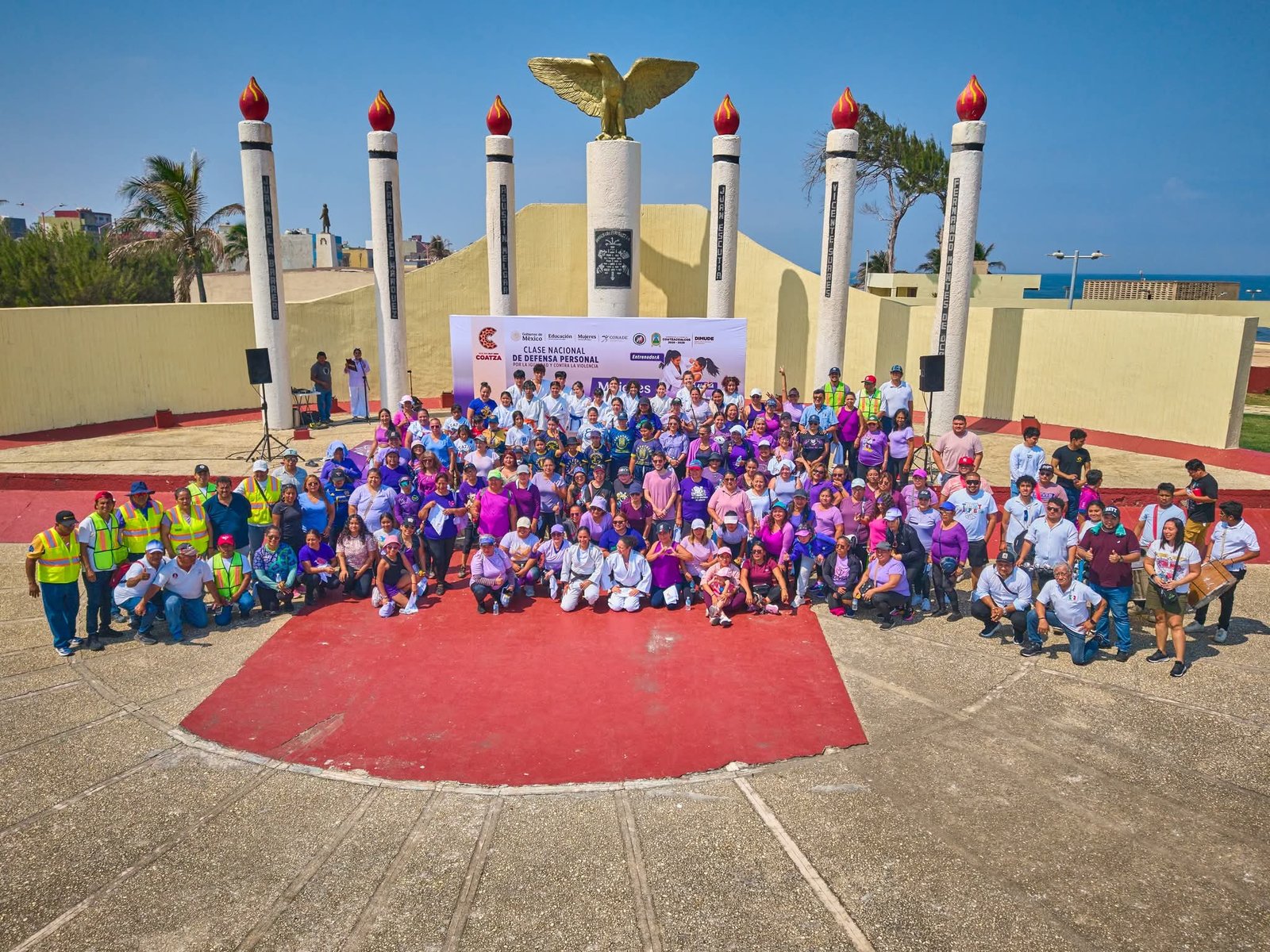 Gran energía y participación en el Hemiciclo a los Niños Héroes! 