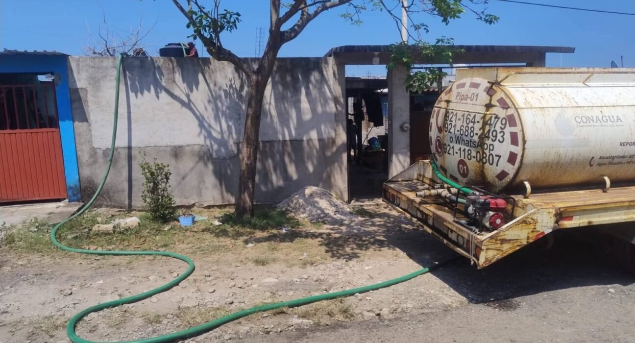 CMAS implementa operativo emergente de distribución de agua en colonias del poniente
