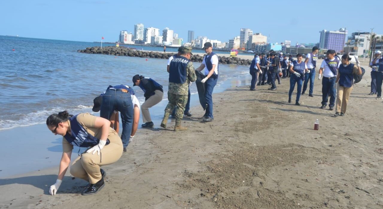 *Grupo Interinstitucional despliega más de 2 mil 400 elementos coordinados para atender la presencia de hidrocarburos en costas de Veracruz y Tabasco*