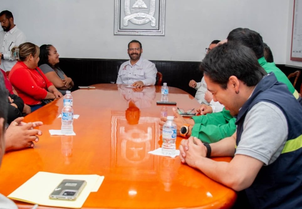 Anuncia Pedro Miguel Rosaldo saneamiento por derrame de hidrocarburo en costas del Golfo de México