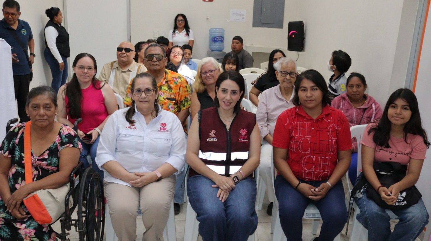 DIF Coatzacoalcos entrega a 14 personas su Credencial Nacional de Discapacidad y acceso a descuentos