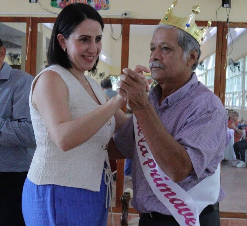 Coatzacoalcos se viste de gala: Coronan a los Reyes de la Primavera 2026 del DIF