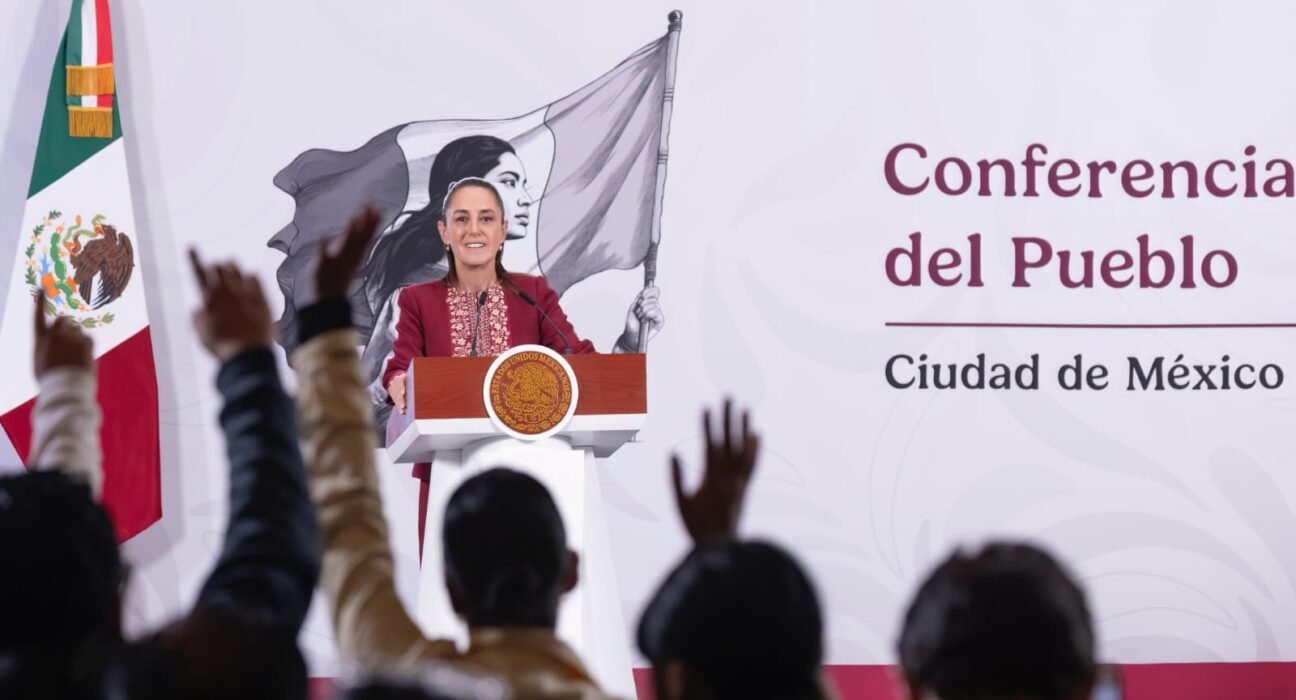 PRESIDENTA CLAUDIA SHEINBAUM ANUNCIA DECRETO PARA CREAR EL SERVICIO UNIVERSAL DE SALUD; DEL 13 AL 30 DE ABRIL INICIA CREDENCIALIZACIÓN DE PERSONAS DE 85 AÑOS Y MÁS