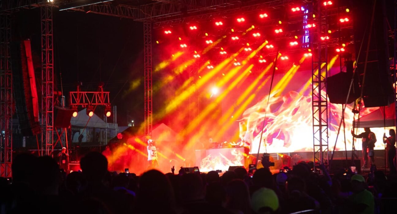 “Puro Reguetón” hace historia: El Teatro del Pueblo de Coatzacoalcos explota con el ‘flow’ urbano