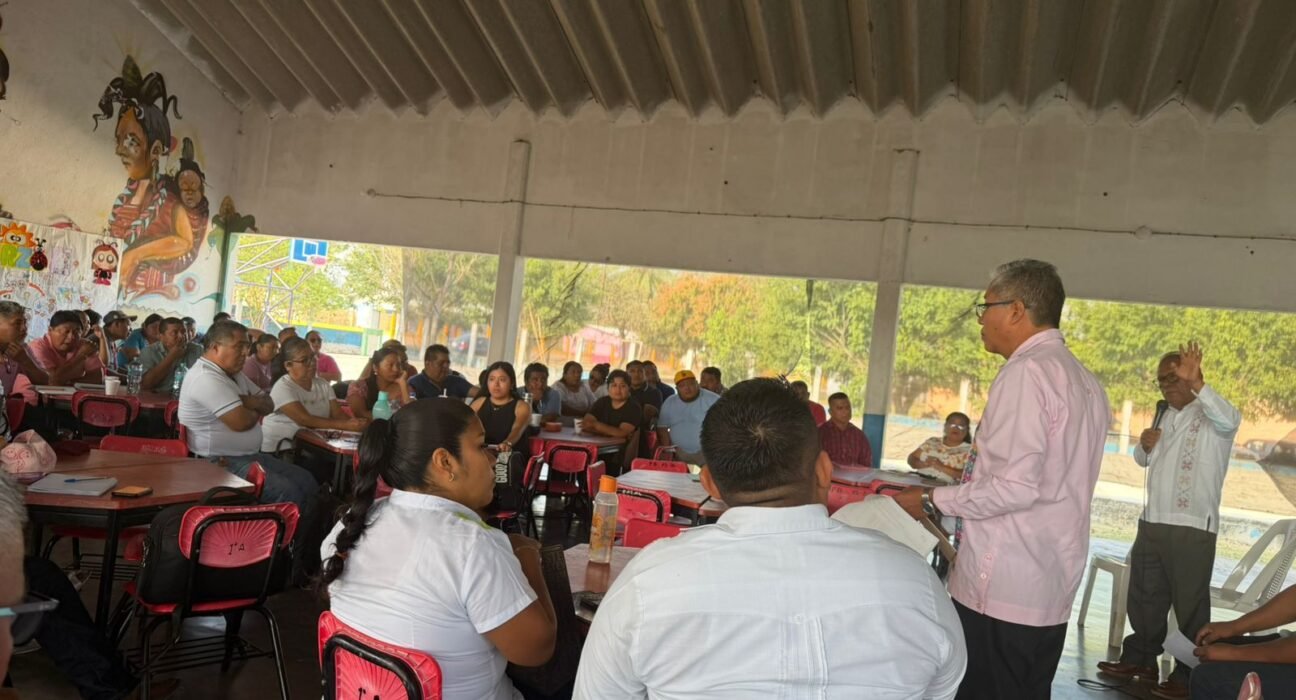 Participan docentes en capacitación para reforzar la lectura y escritura chinanteca