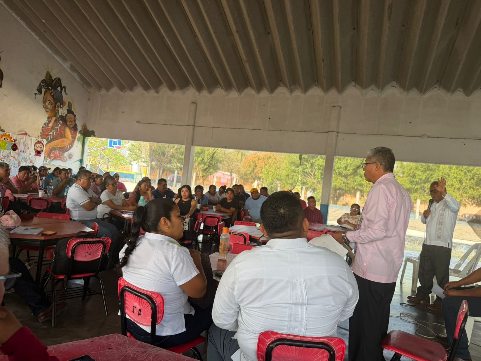 Participan docentes en capacitación para reforzar la lectura y escritura chinanteca