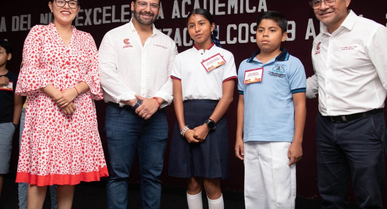 Todas las metas que se pongan en la cabeza, todo lo pueden lograr”: alcalde celebra a niños destacados en Coatzacoalcos