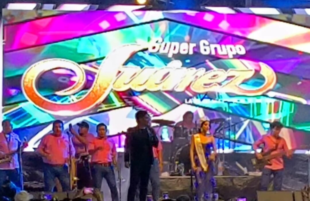 ¡Vibrante Noche Istmeña! Súper Grupo Juárez Logra Lleno Total en la Expo Feria Coatza 2026