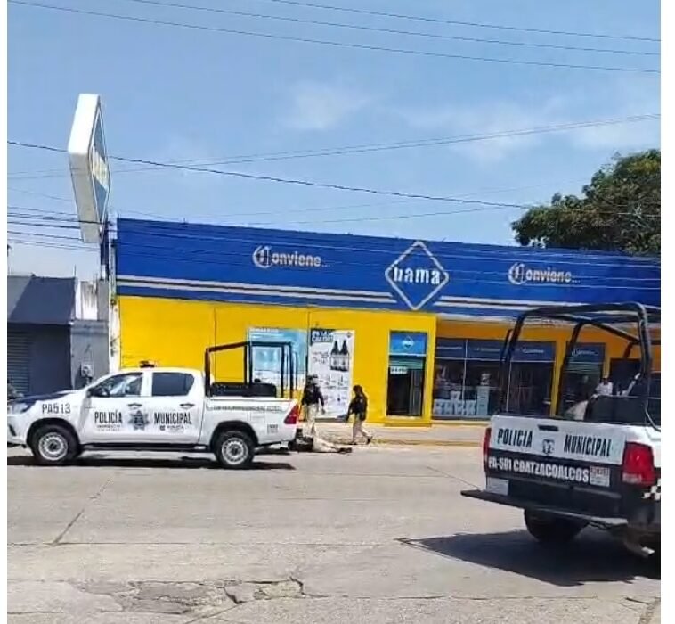 Enfrentamiento en Coatzacoalcos deja un policía municipal herido y genera pánico en la col. Ávila Camacho