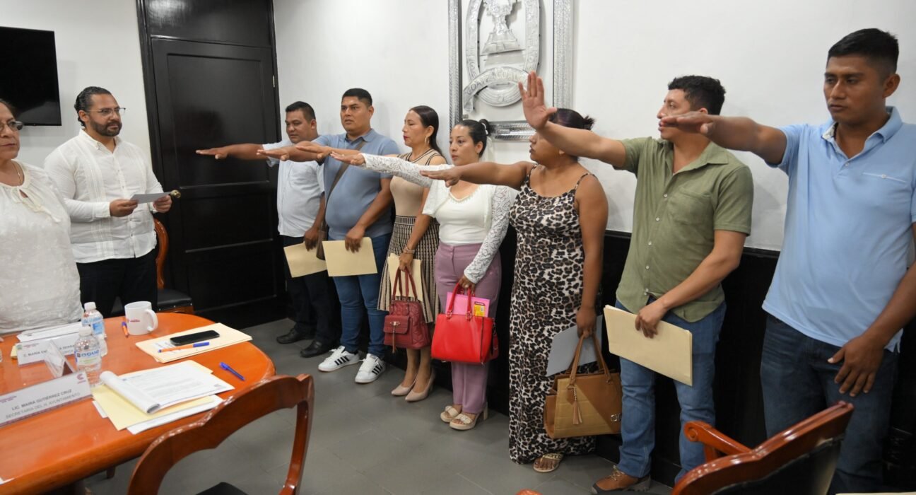 Rinden protesta agentes y subagentes municipales en Coatzacoalcos para el periodo 2026-2030