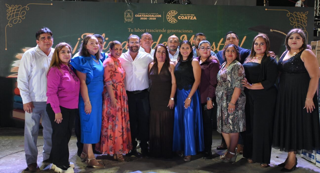 Más de 4 mil docentes celebran del Día del Maestro en Coatzacoalcos 