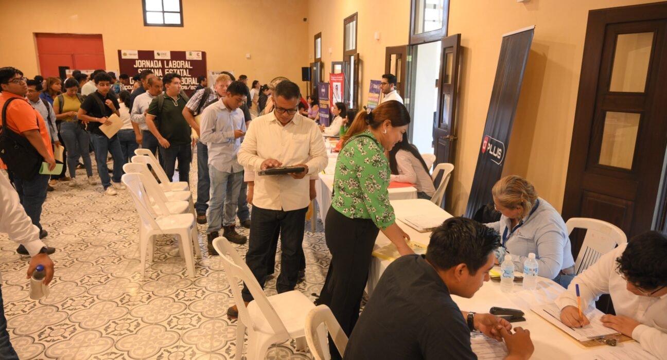 Más de 500 buscadores de empleo participaron en la Semana Estatal de Activismo Laboral en Coatzacoalcos