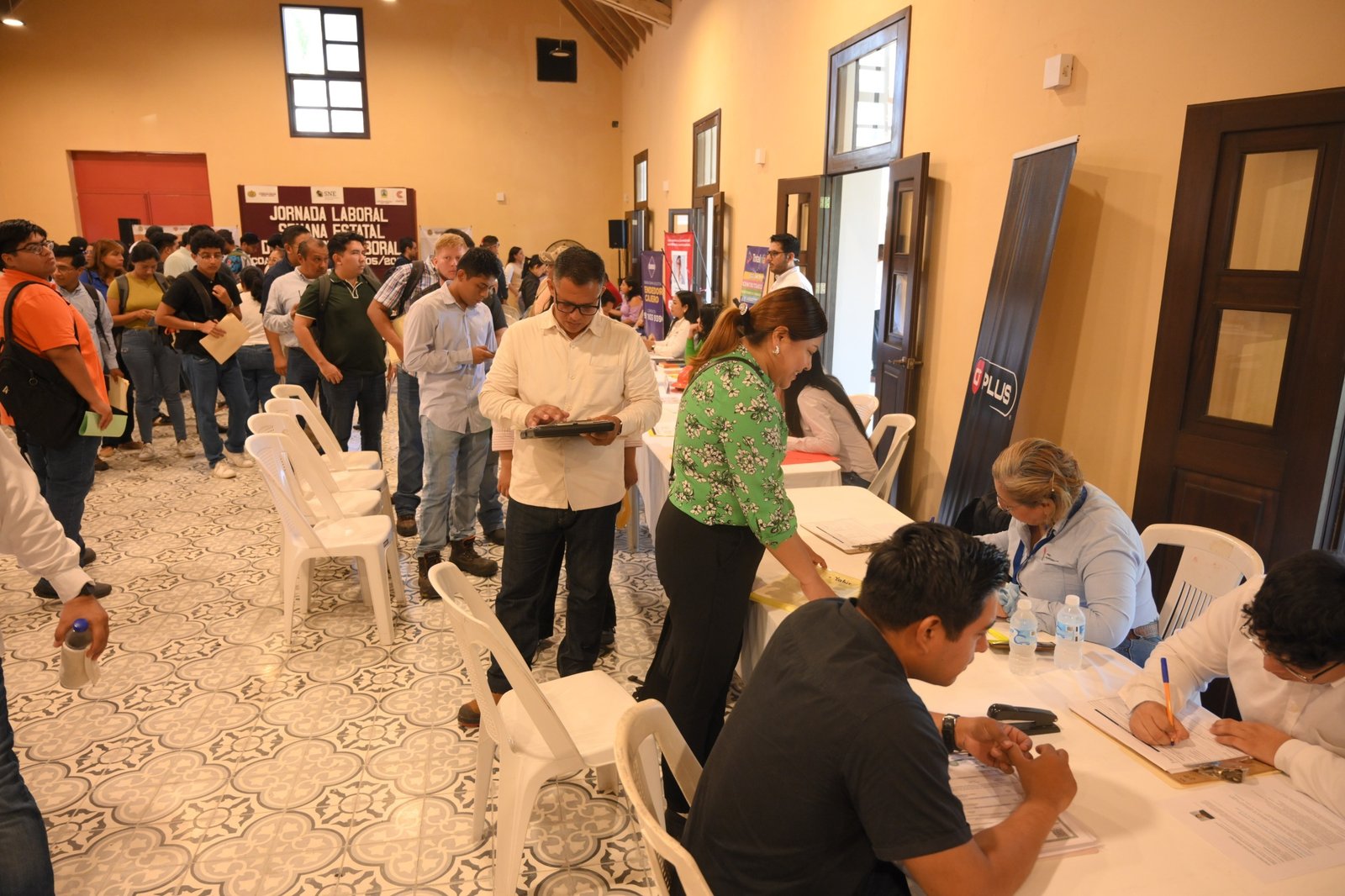 Más de 500 buscadores de empleo participaron en la Semana Estatal de Activismo Laboral en Coatzacoalcos