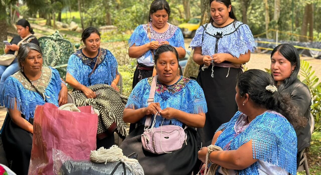 Realizan SECVER y FONART tercera jornada de acopio artesanal en Xalapa