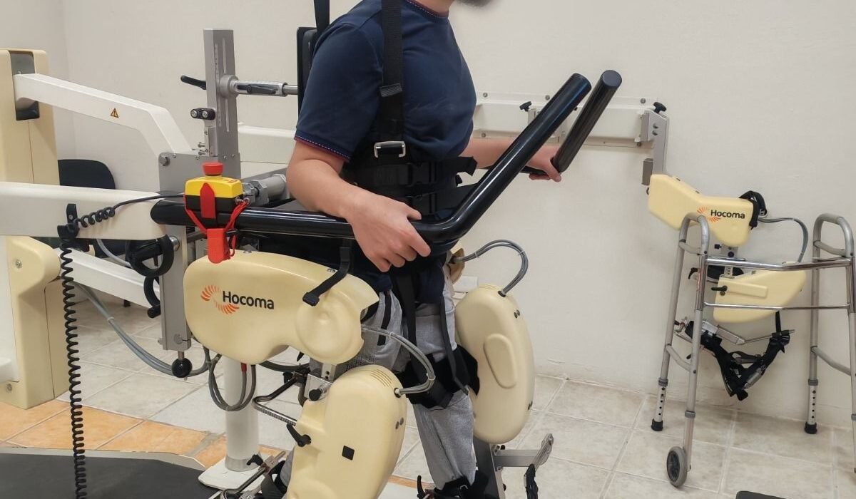 Capacitan a fisioterapeutas del CRIS en el uso del robot Lokomat