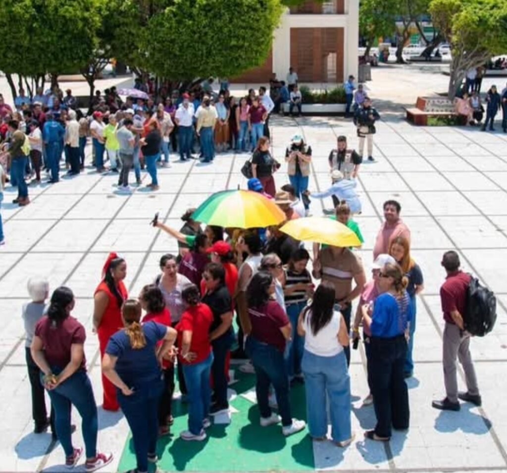 Participan trabajadores del Ayuntamiento de Coatzacoalcos en el Primer Simulacro Nacional 2026