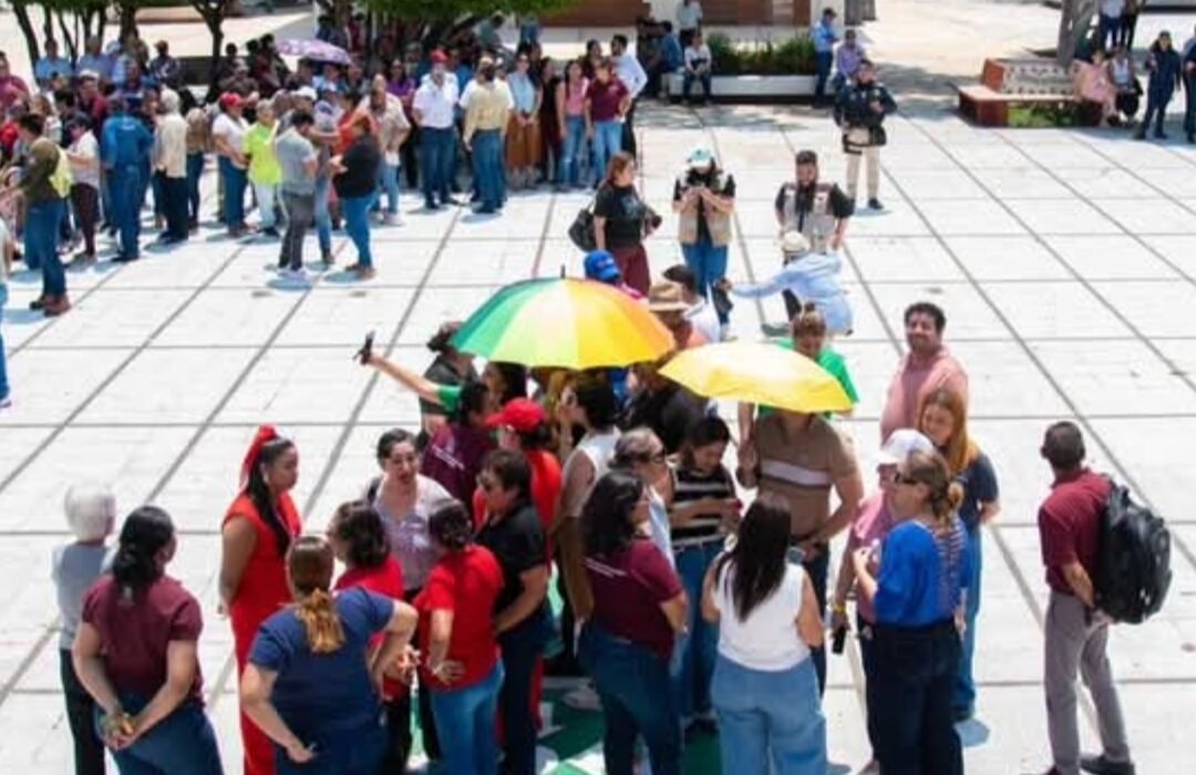 Participan trabajadores del Ayuntamiento de Coatzacoalcos en el Primer Simulacro Nacional 2026