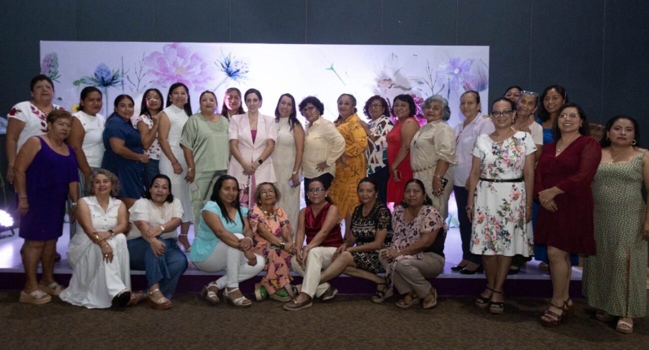 Festejan a madres trabajadoras del Ayuntamiento y DIF Coatzacoalcos