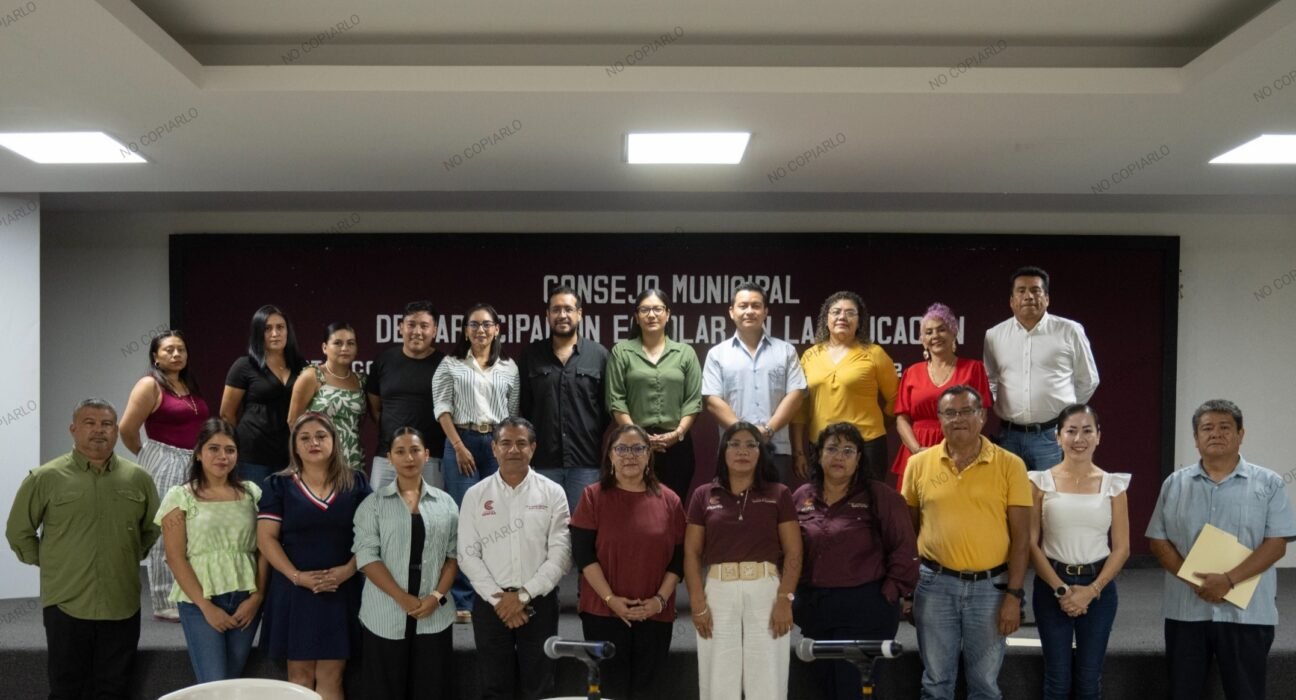 Más de 100 personas reciben certificados de primaria y secundaria: IVEA