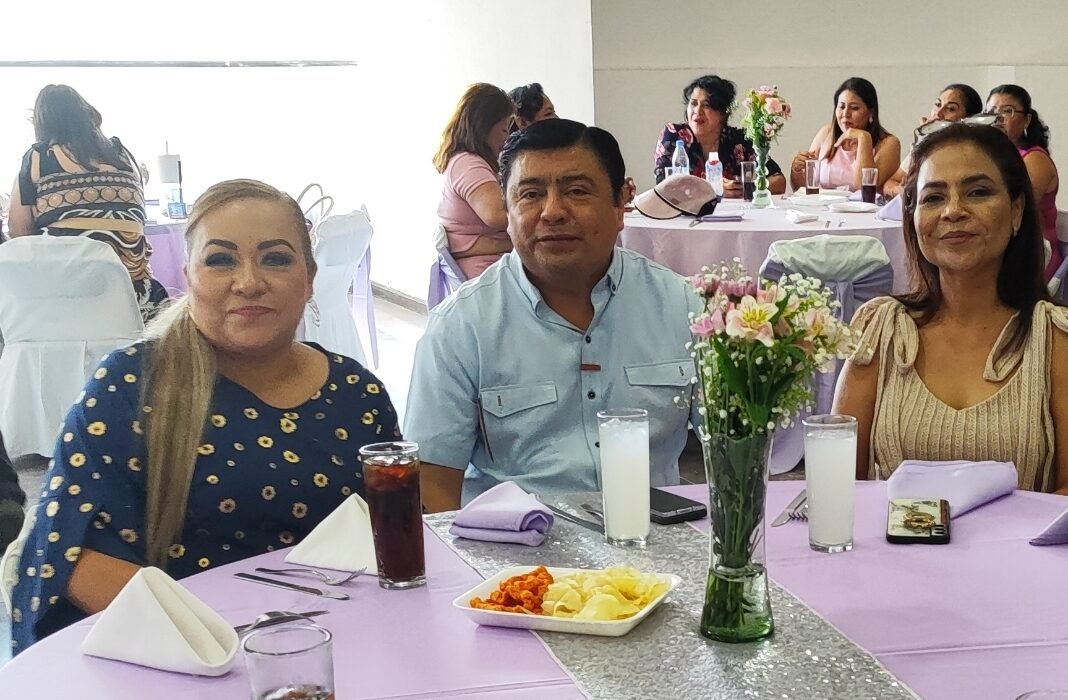Festeja SUEM a las madres trabajadoras de Coatzacoalcos; anuncian día de descanso