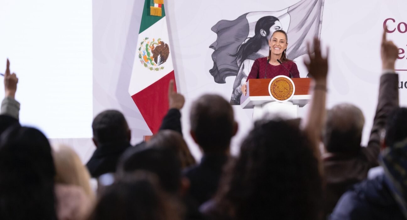 *ES APROVECHAR EL MUNDIAL PARA FORTALECER LA ACTIVIDAD DEPORTIVA: PRESIDENTA CLAUDIA SHEINBAUM; HABRÁ 4 MIL 208 CANCHAS DEL MUNDIAL SOCIAL EN TODO EL PAÍS*