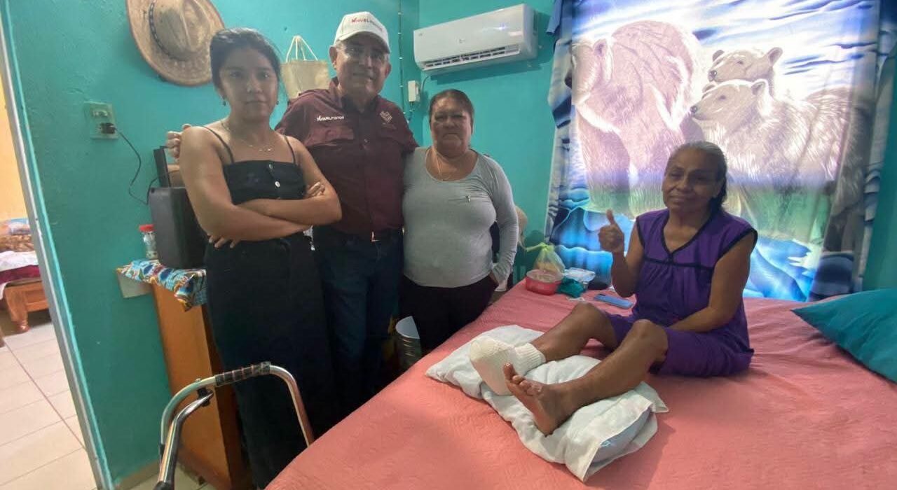 Entregan apoyo de movilidad a ciudadana de la colonia San Martín