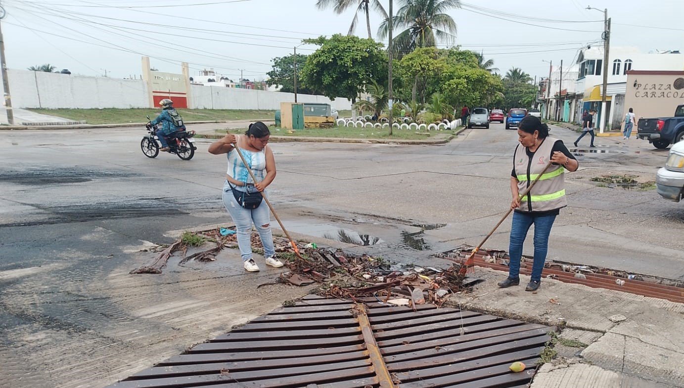 Desazolve de alcantarillas para prevenir inundaciones en la ciudad 