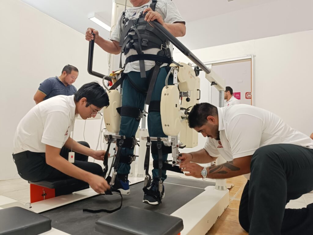 Recibe personal del CRIS capacitación especializada en sistema robótico LOKOMAT 