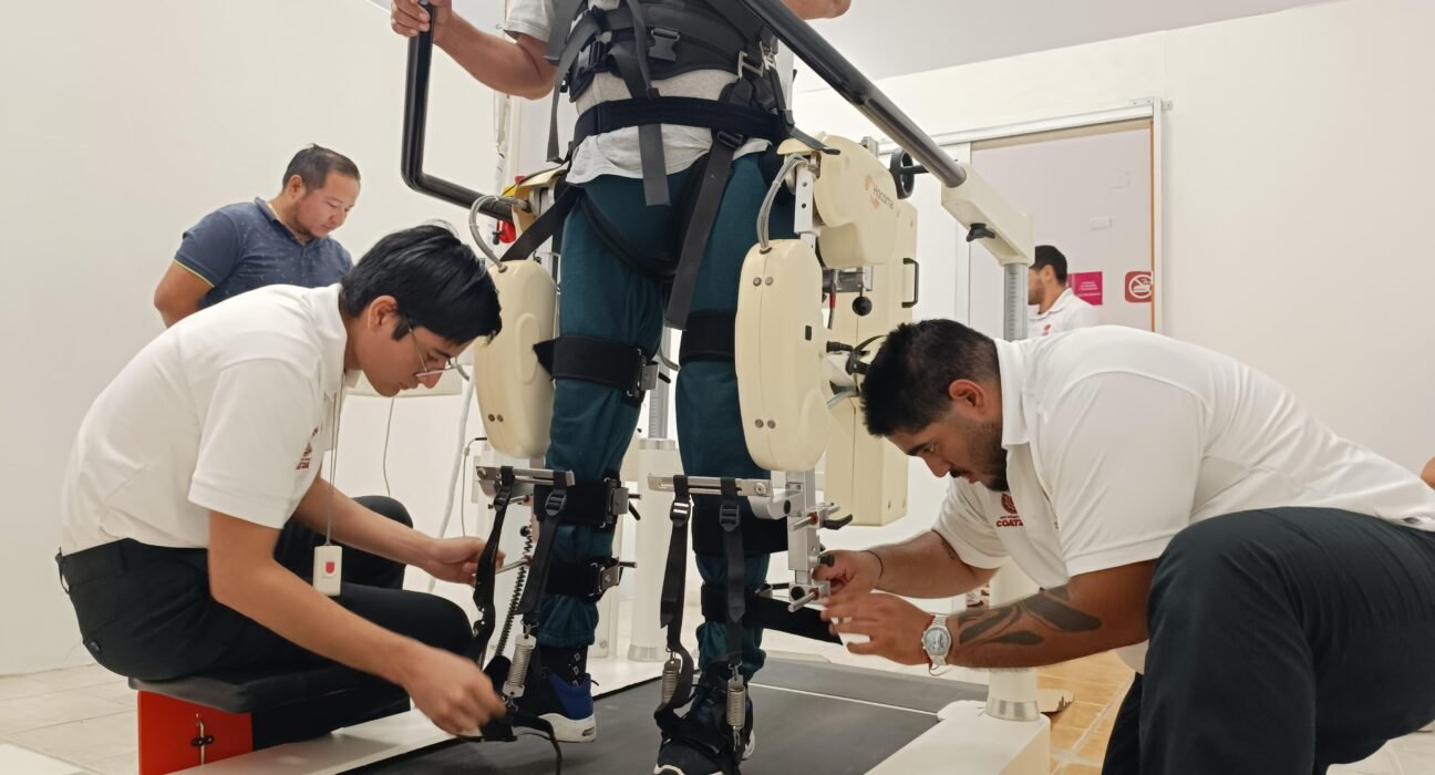 Recibe personal del CRIS capacitación especializada en sistema robótico LOKOMAT 