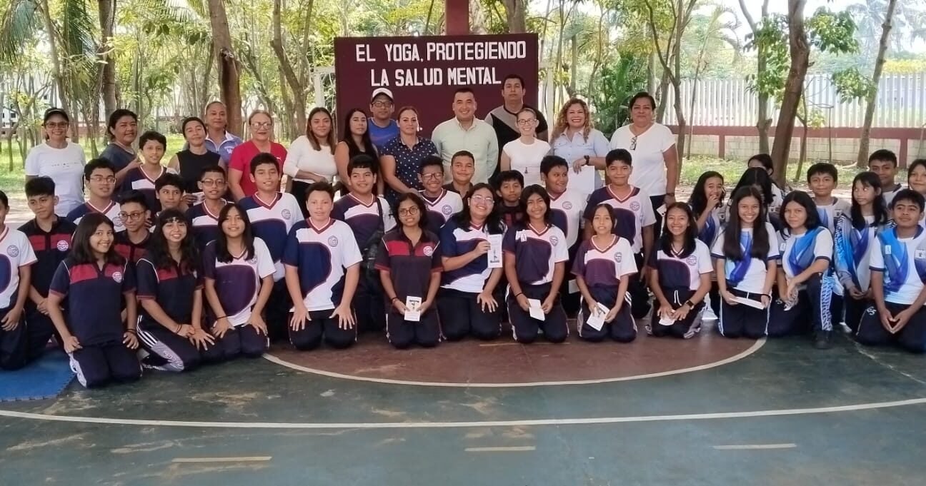 Promueven bienestar emocional con jornada de yoga para el cuidado de la salud mental