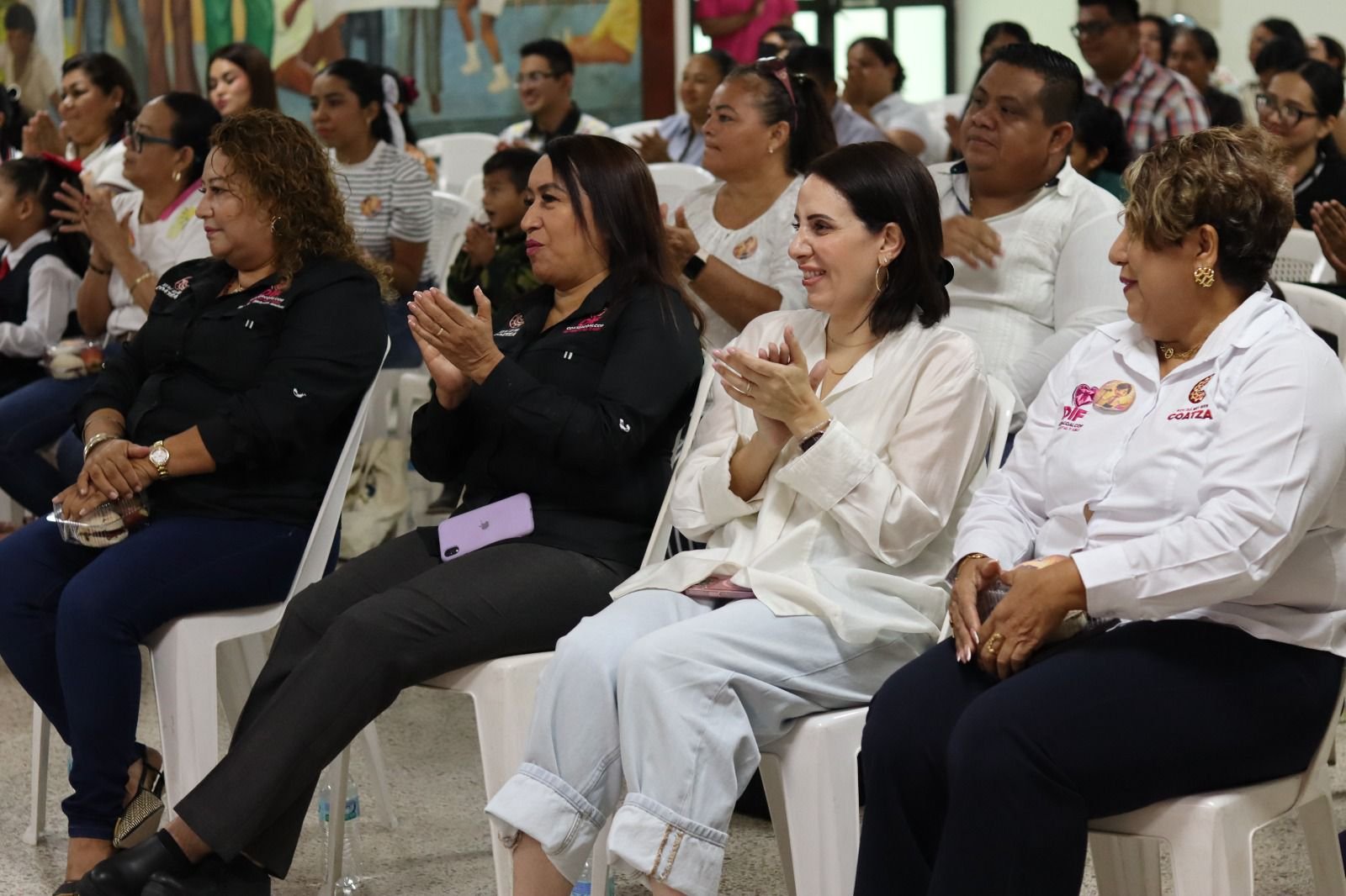 Niñas y niños de CADI y CAIC demuestran su talento en concurso de oratoria impulsado por el DIF Coatzacoalcos