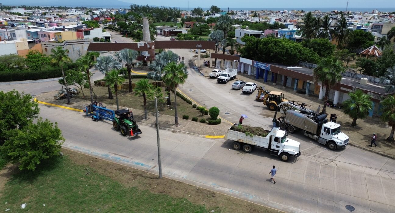 Benefician a más de 4 mil familias con intensa jornada de limpieza en la colonia Puerto Esmeralda