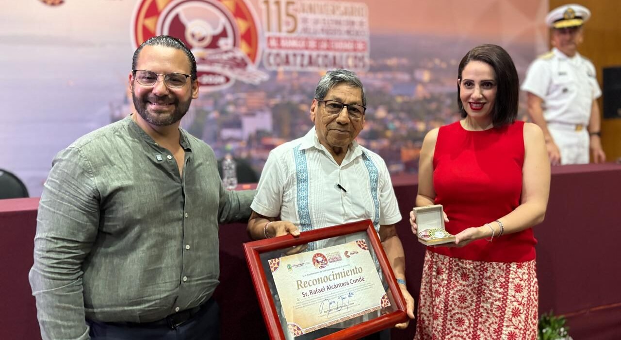 DIF Coatzacoalcos acompaña la conmemoración del 115 Aniversario de la elevación de Villa Puerto México a ciudad