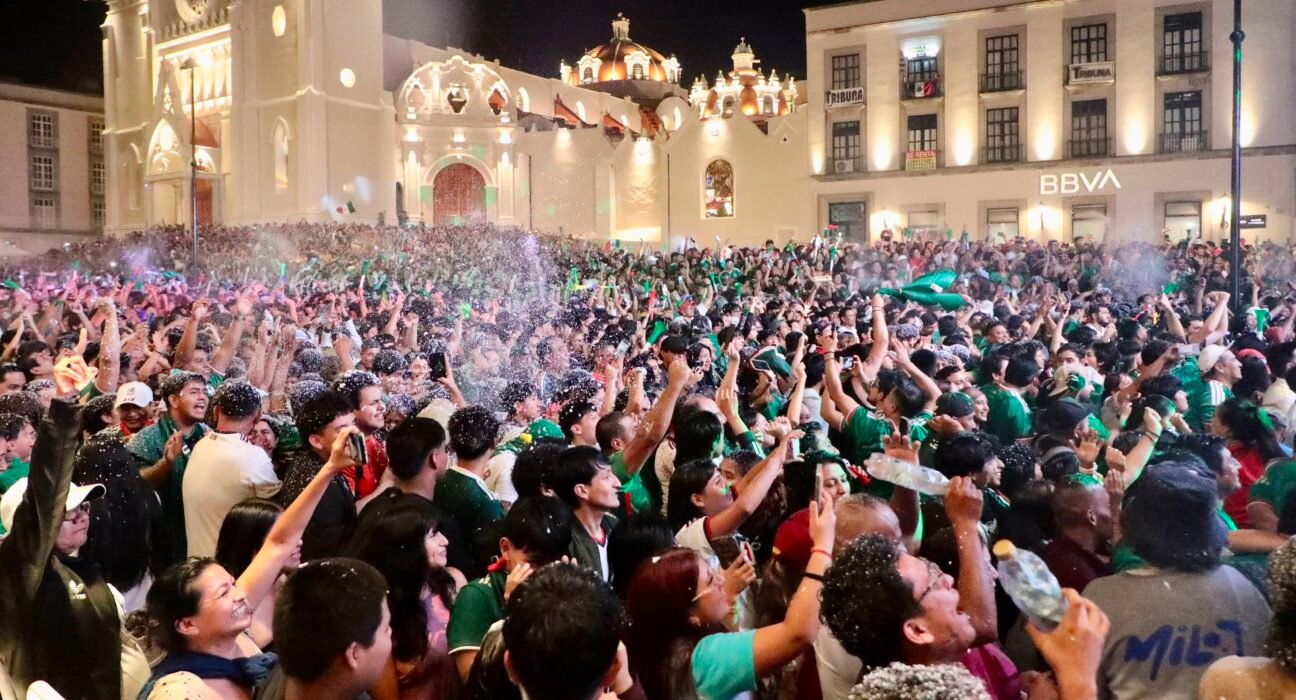 El corazón de Xalapa, escenario de una gran fiesta tricolor