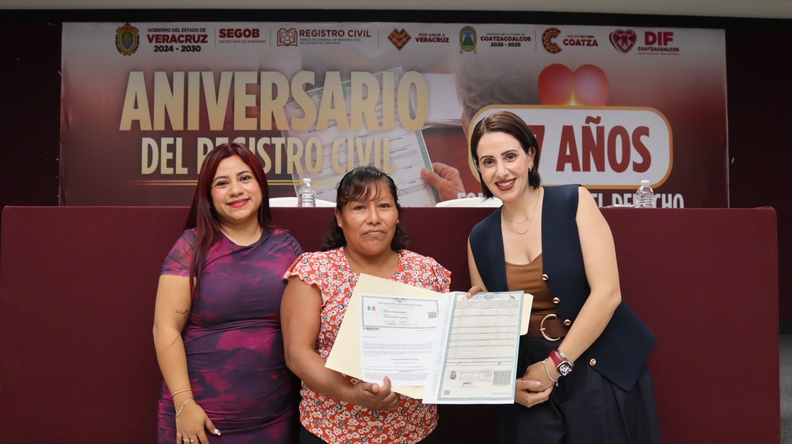 Entregan Gobierno Municipal, DIF y Registro Civil actas de registro extemporáneo Entregan Gobierno Municipal, DIF y Registro Civil actas de registro extemporáneo