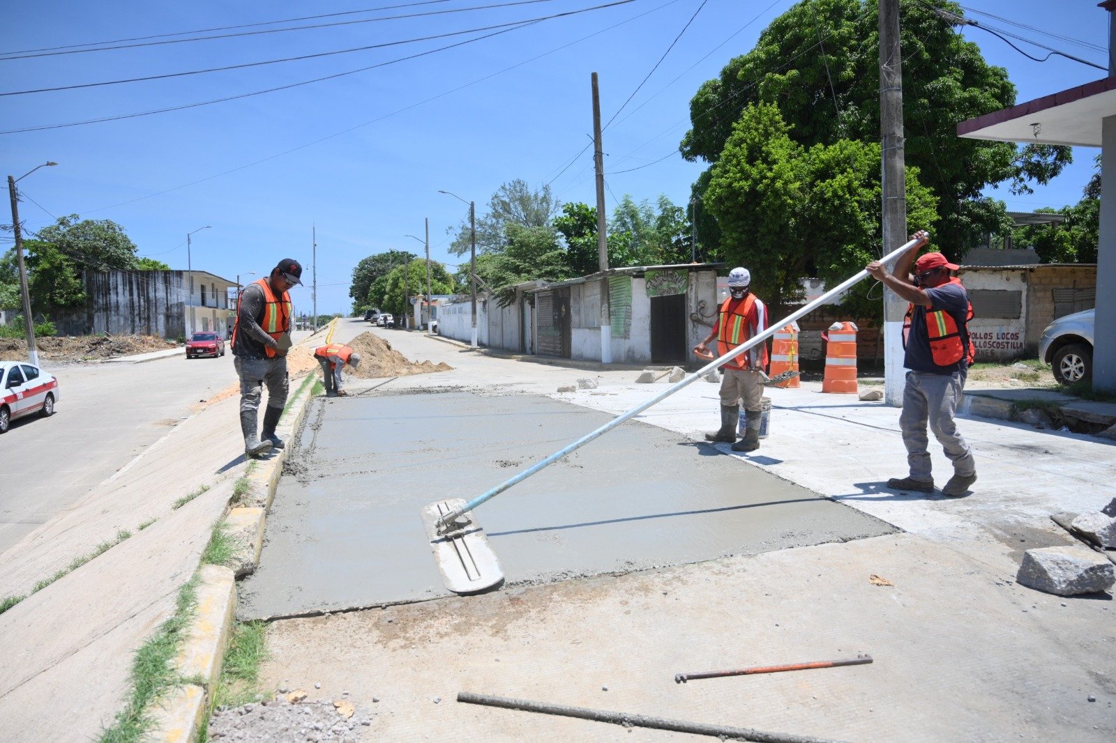Pedro Miguel Rosaldo supervisa obras de fresado y pavimentación en Colonias de Coatzacoalcos Pedro Miguel Rosaldo supervisa obras de fresado y pavimentación en Colonias de Coatzacoalcos