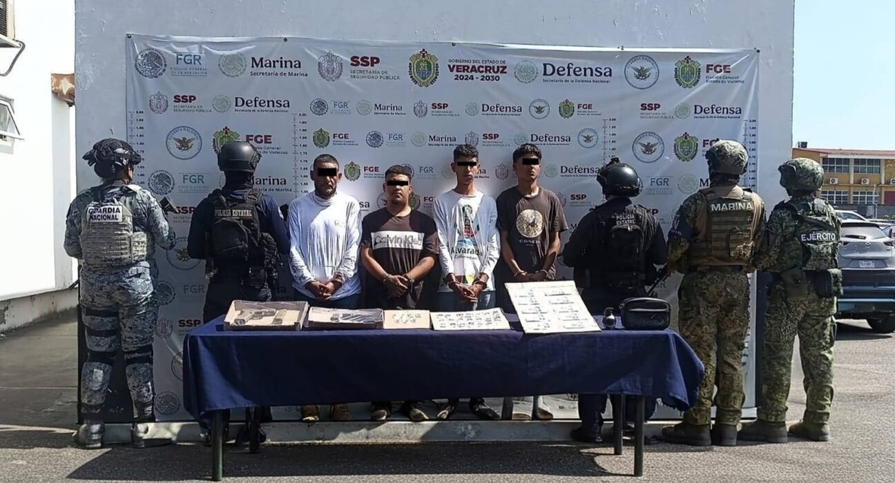 Operativo encabezado por SSP y FGE, con apoyo de fuerzas federales, asegura más de 54 kilos de presunta marihuana y 30 mil litros de hidrocarburo