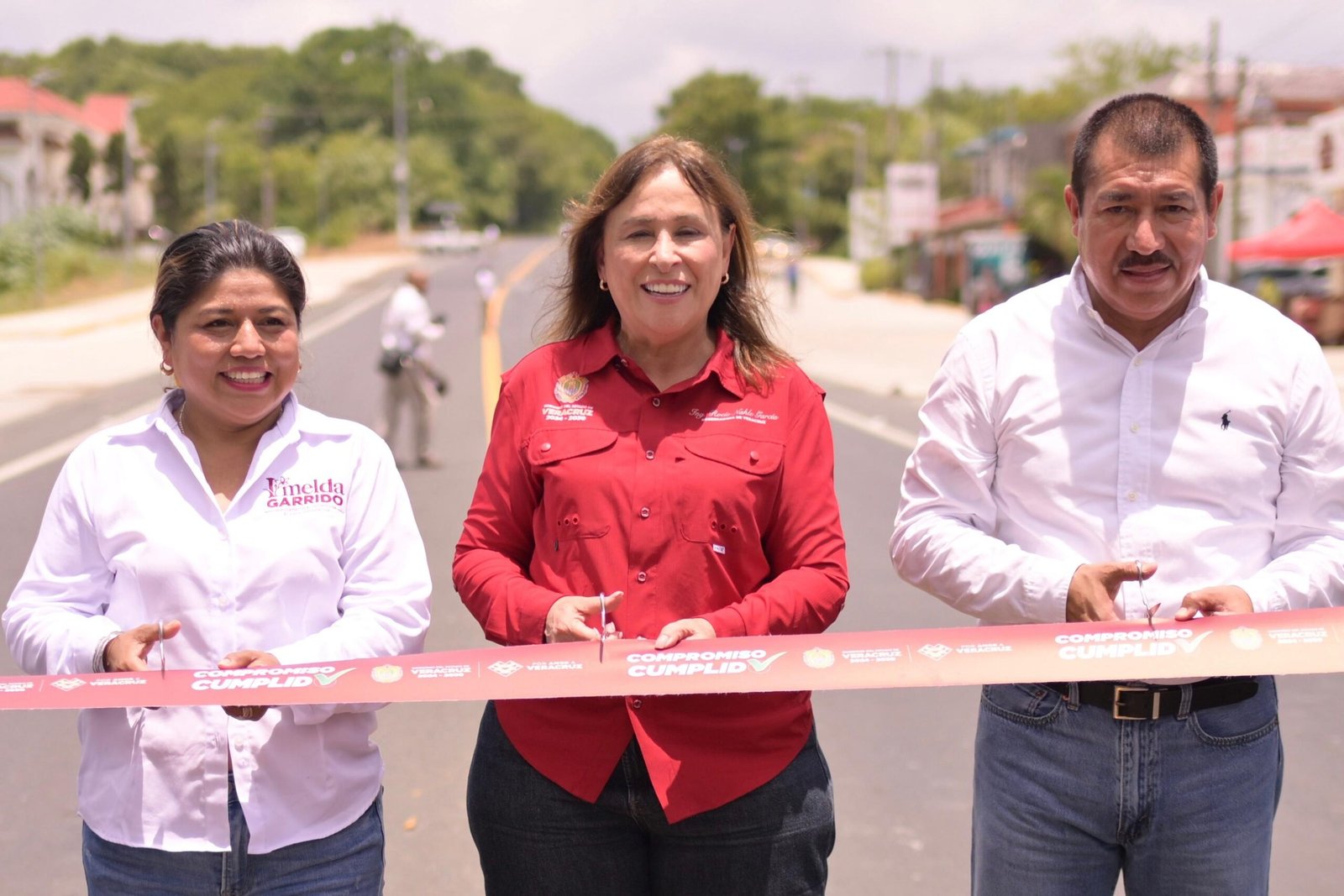 Rocío Nahle entrega 33 kilómetros completamente rehabilitados de la carretera Álamo–Tihuatlán 