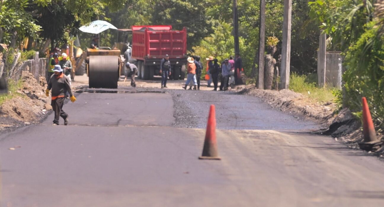 rehabilitación de 22 km del camino Salinas–Los Cántaros