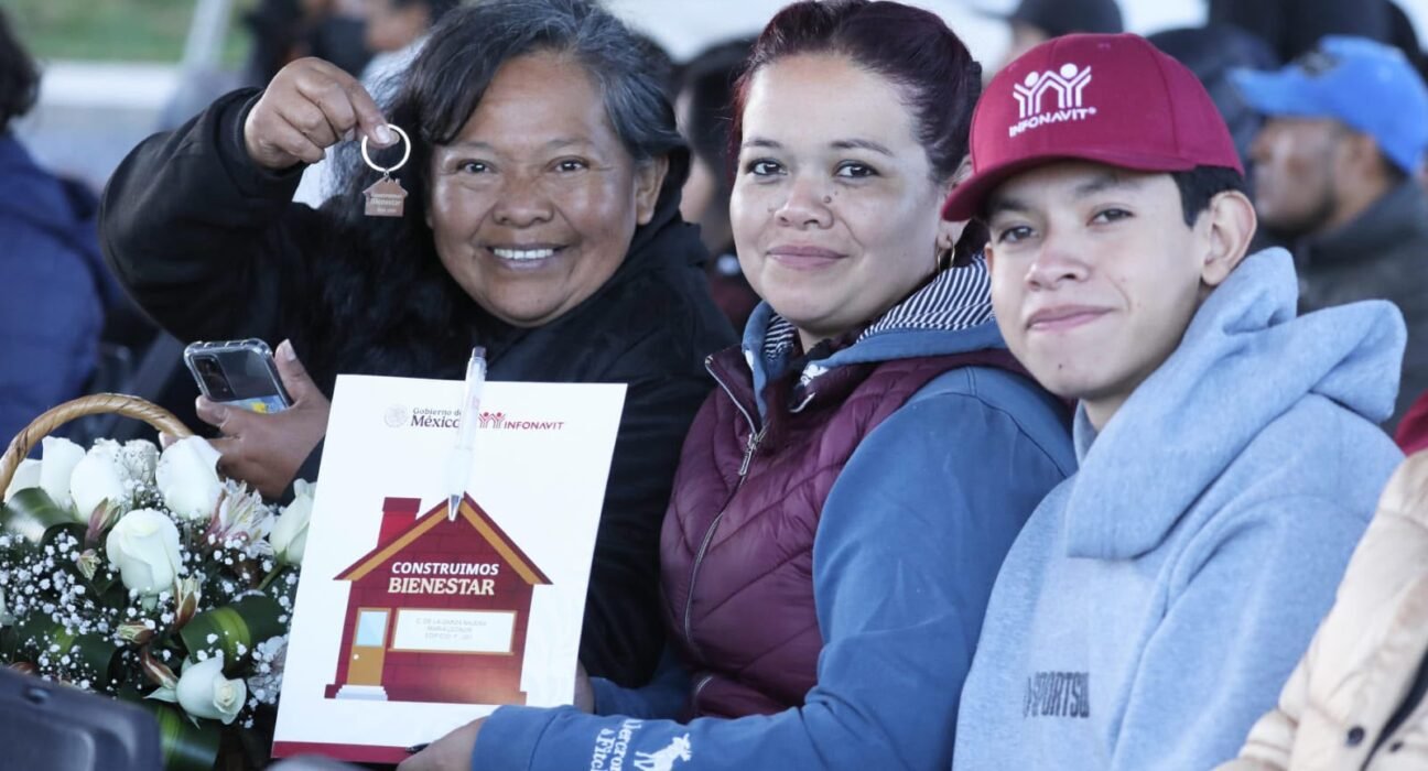 Infonavit entrega primeras Viviendas del Bienestar a derechohabientes de Tlaxcala