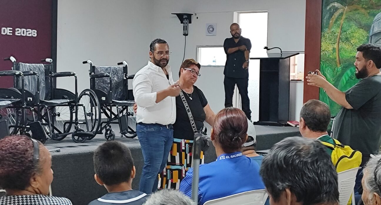 Entrega el Ayuntamiento de Coatzacoalcos apoyos funcionales y alimentarios tras audiencias ciudadanas