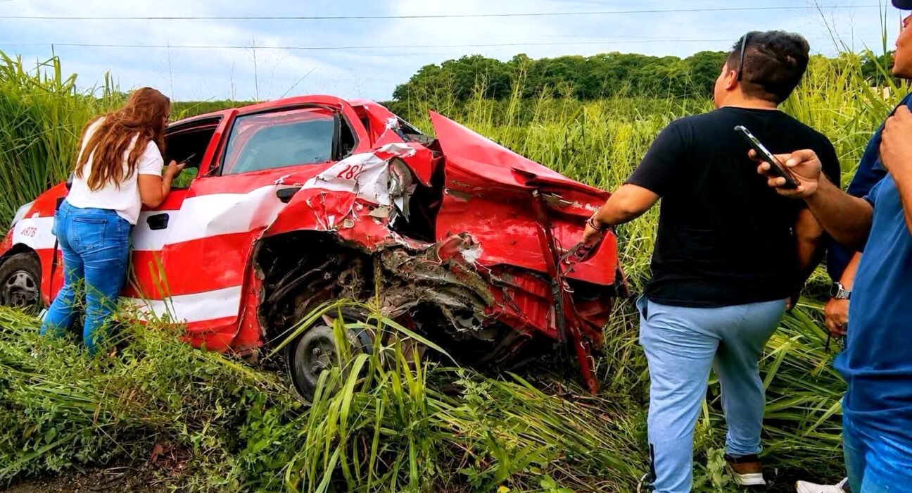 Tragedia en la autopista Nuevo Teapa–Cosoleacaque: Volcadura y choque dejan un muerto de manera extraoficial