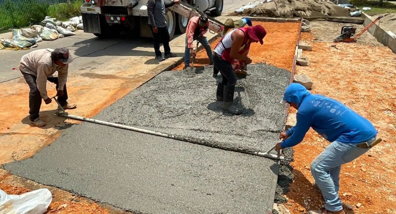 Ayuntamiento intensifica mantenimiento de canales a cielo abierto en Coatzacoalcos