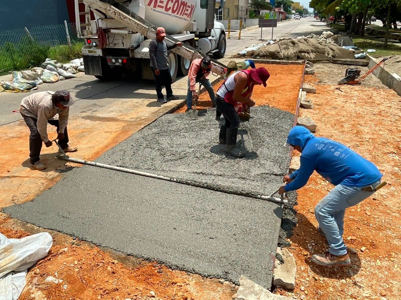 Ayuntamiento intensifica mantenimiento de canales a cielo abierto en Coatzacoalcos