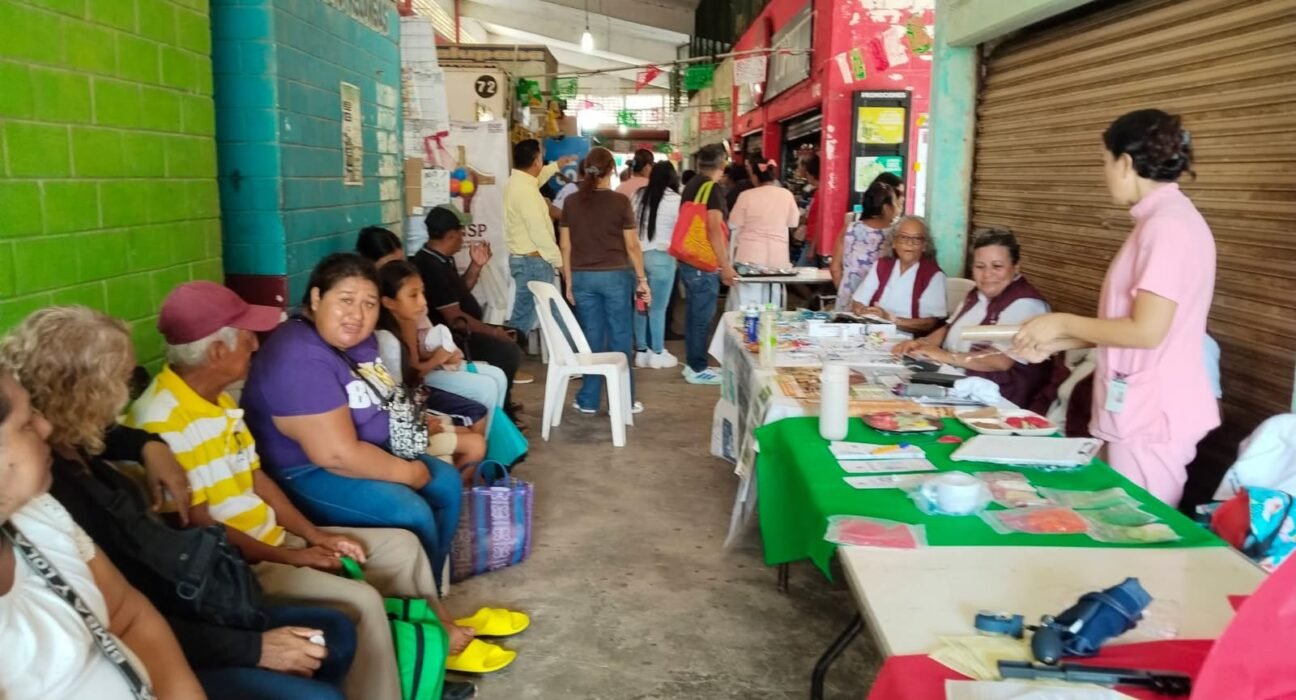 Ayuntamiento impulsa la salud y el emprendimiento en el Mercado 18 de marzo de Villa Allende